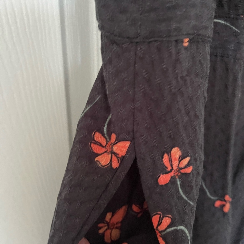 Universal Threads Dress - Picture 4 of 9